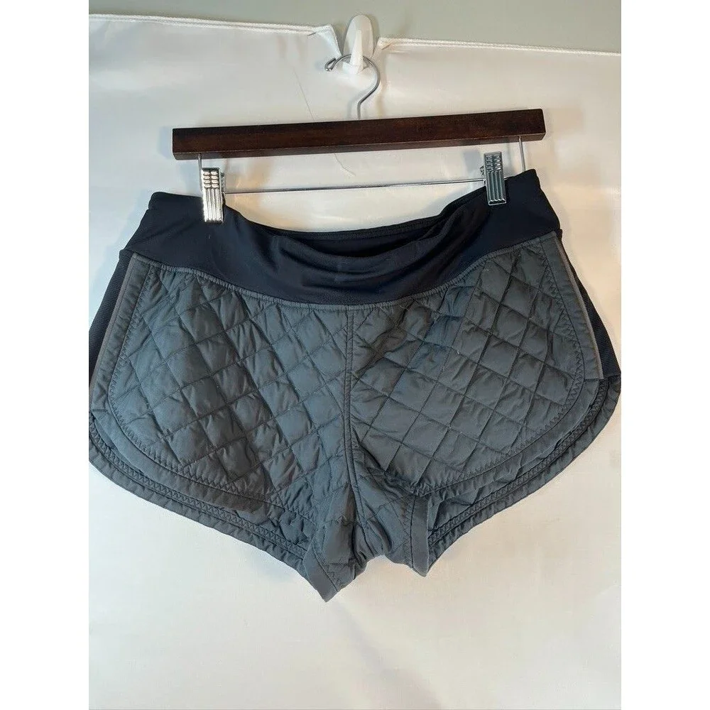 LUULEMON WOMENS SZ 8 HOT CHEEKS RUNNING  QUILTED BLACK  PULL ON SHORTS